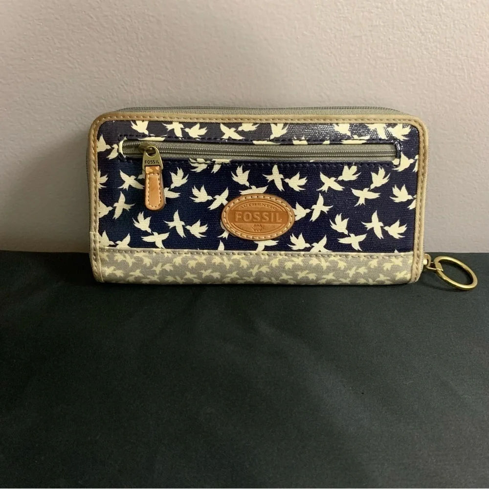 Fossil Blue and Beige Bird Pattern Wallet